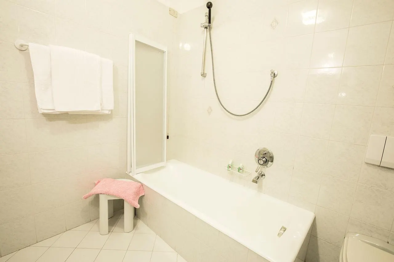 Albergo K2 Madesimo 2*,  Italia